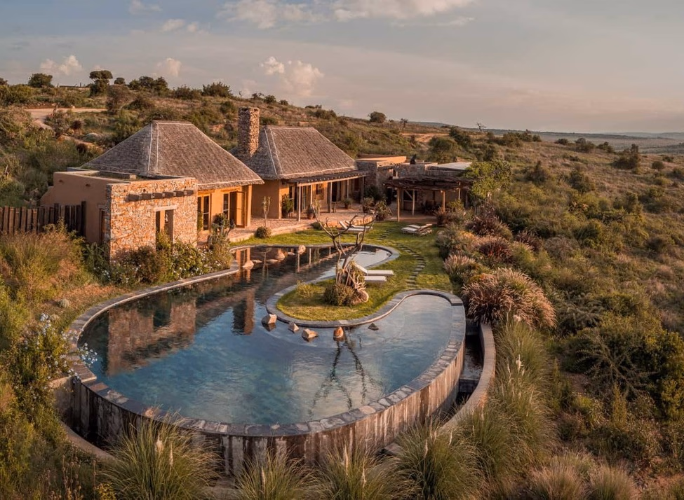 Home 2 luxury safari villa infinity pool